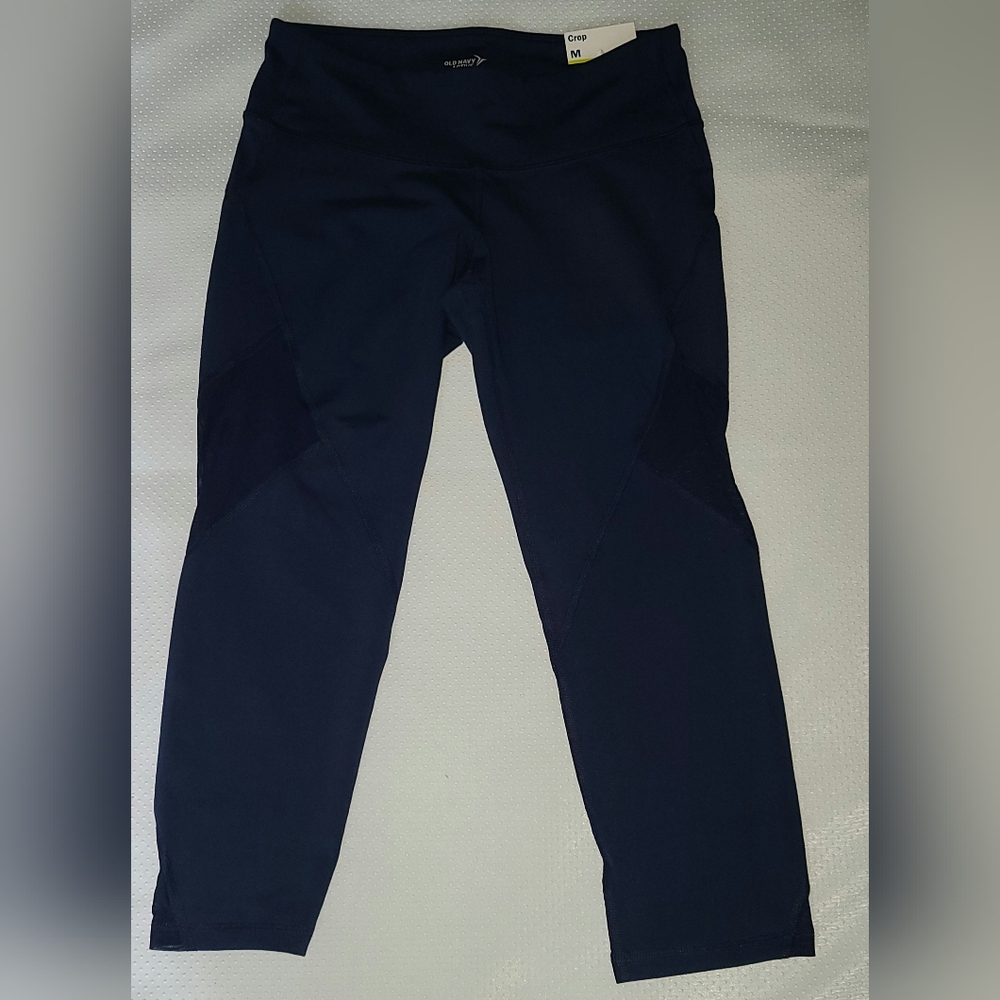 NWT Women's Navy Blue Crop Mid-Rise Size M Old Navy Active Go- Dry Yoga Pants